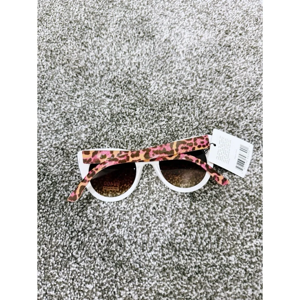 Celebrity Eyewear Cat Eye Sunglasses in White/Leopard